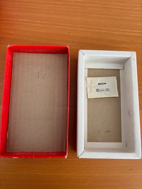 VINTAGE OLD TRANSISTOR RADIO MODEL TR 690 , COMPLETE IN BOX - STUNNING