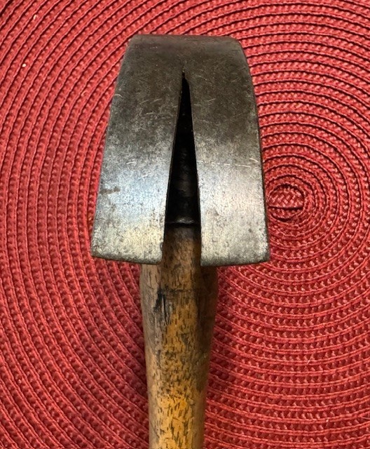 NICE Vintage HELLER 36 oz. Claw Hammer With Horse Logo.