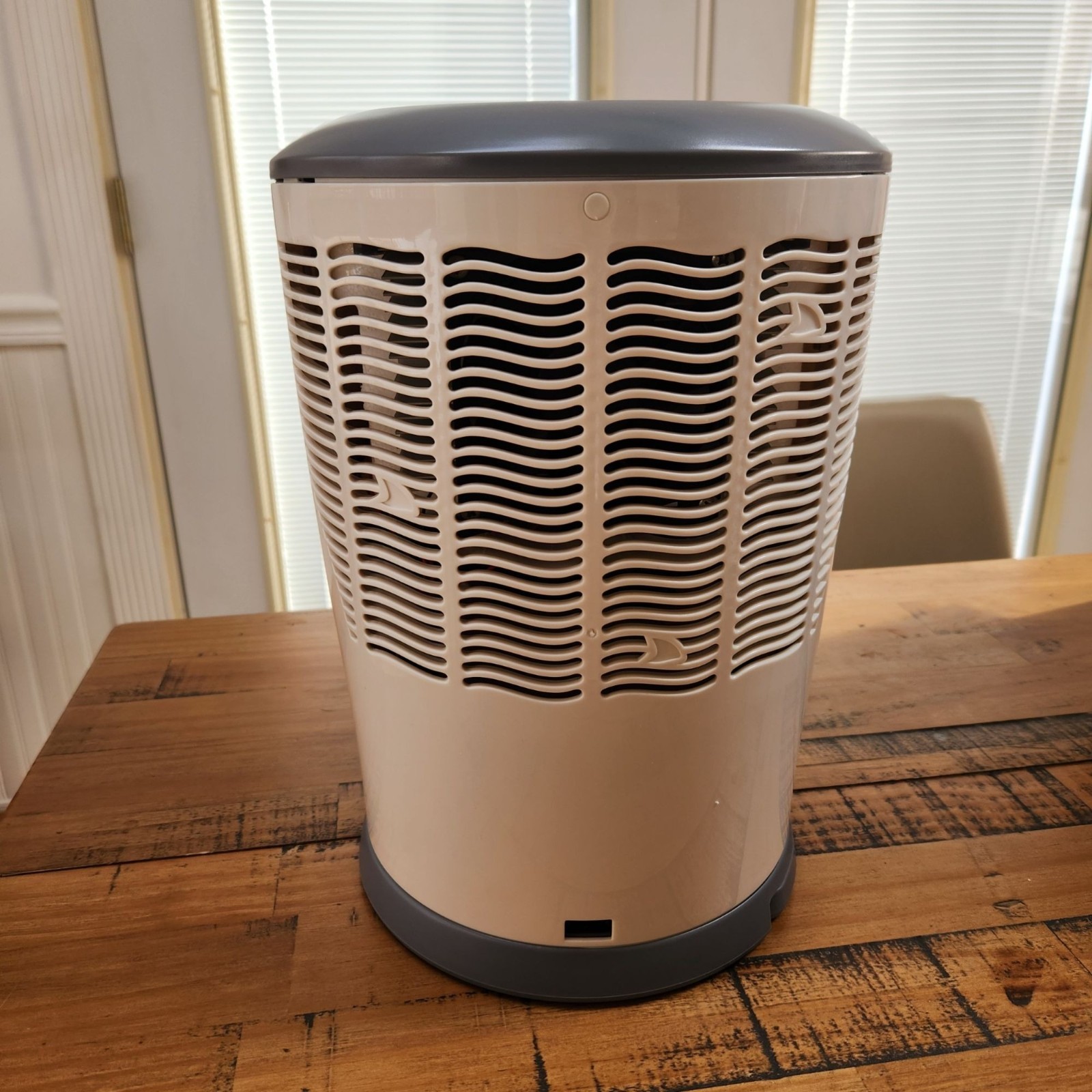 Margaritaville Open Box Chillin' Pour Liquor Chiller Shot Machine Dispenser