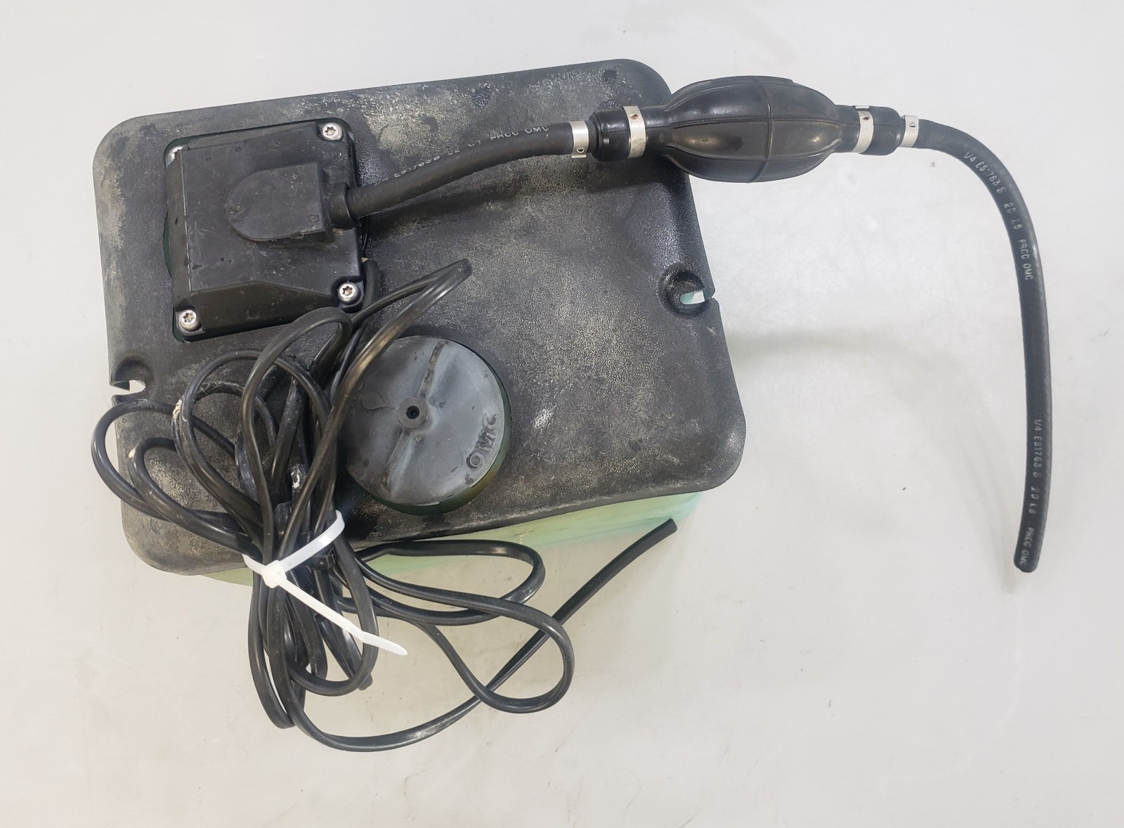 Johnson Evinrude OMC 83-19 Oil Tank 2 Wire Line 35-235 HP 1.8 Gal