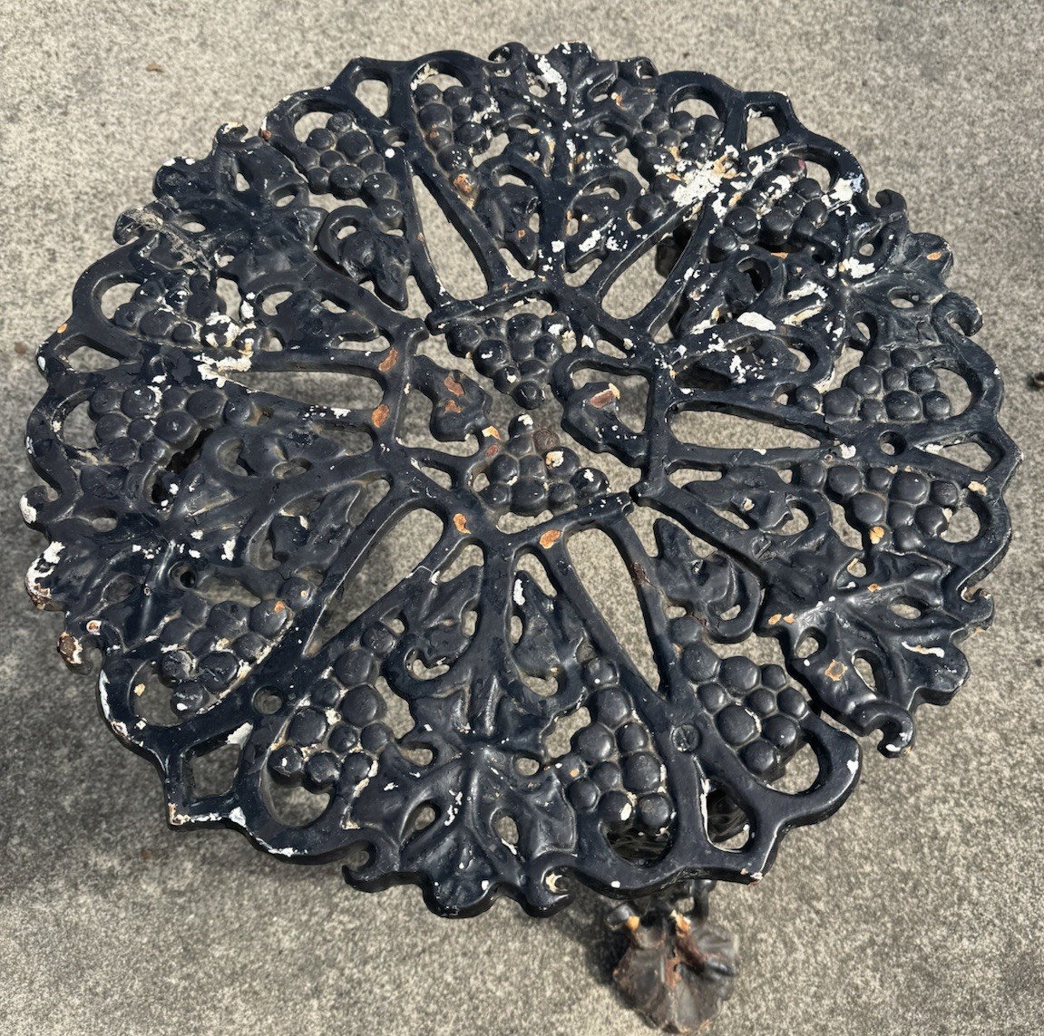 Antique Vintage Victorian Grape Vine Cast Iron Patio Table Grapes & Leaf Garden