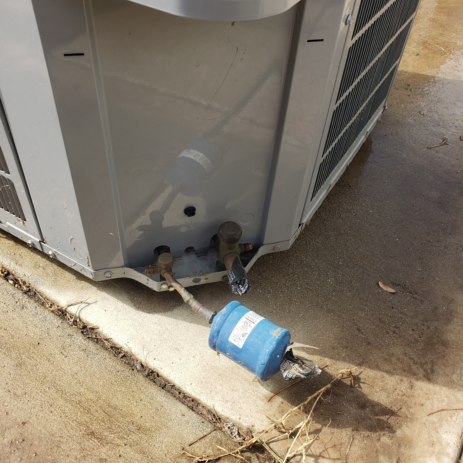 Carrier Performance Air Conditioner 17seer, 36,000btu