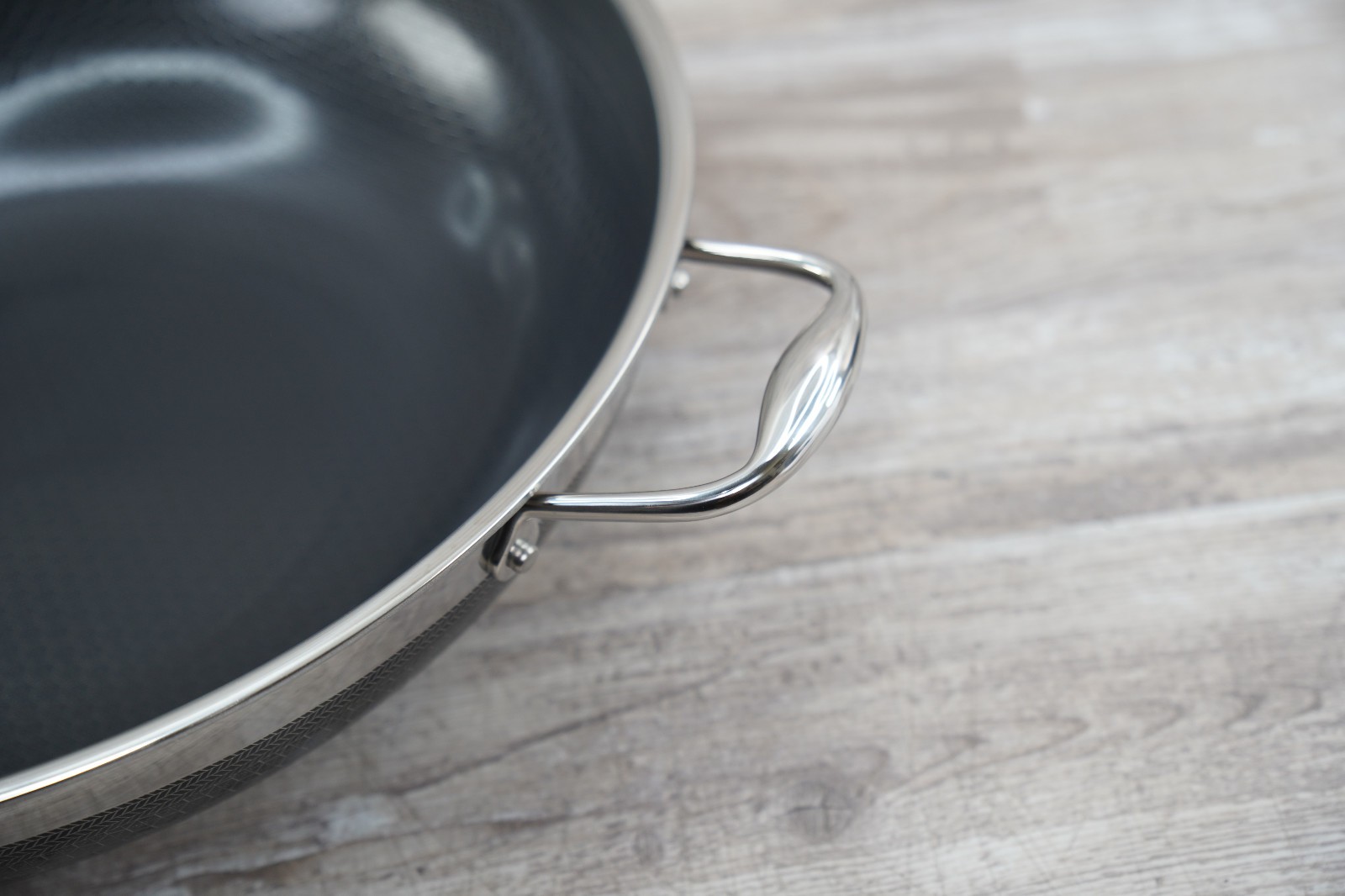 HexClad Hybrid Nonstick 14" Inch Wok W/ Stainless Steel Lid #7551