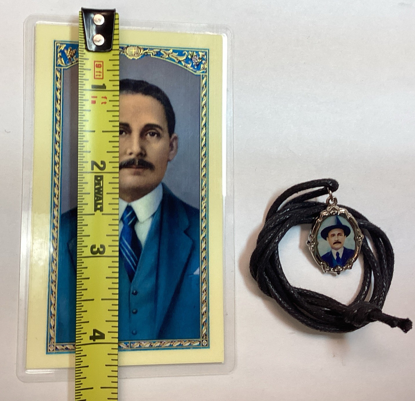 MEDALLA AL DR JOSE GREGORIO HERNANDEZ,MEDAL, FAVORS,HOLY CARD ESTAMPA.