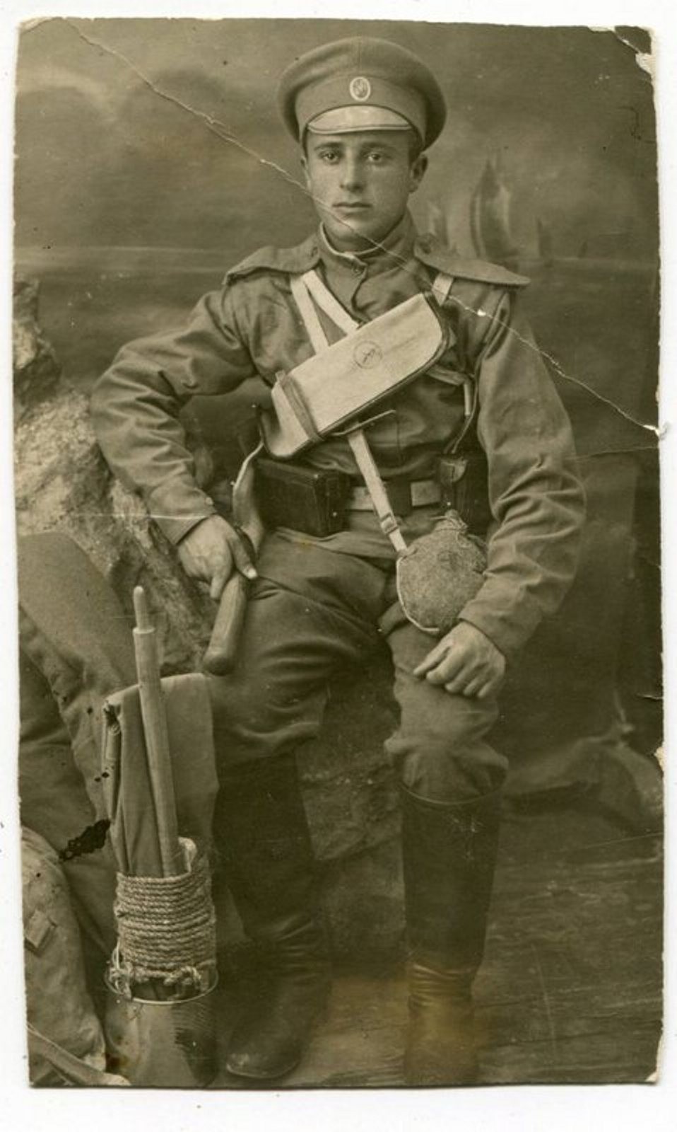 Original WWI WW1 German-Russian Battl. Relic Green Glass Flask / Canteen