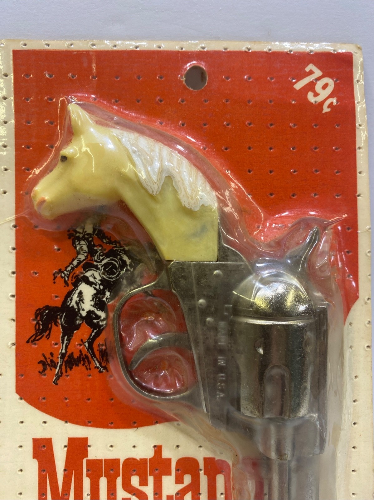 Vintage 60s Hubley Mustang 50 Shot Repeater it smokes ! New On Card