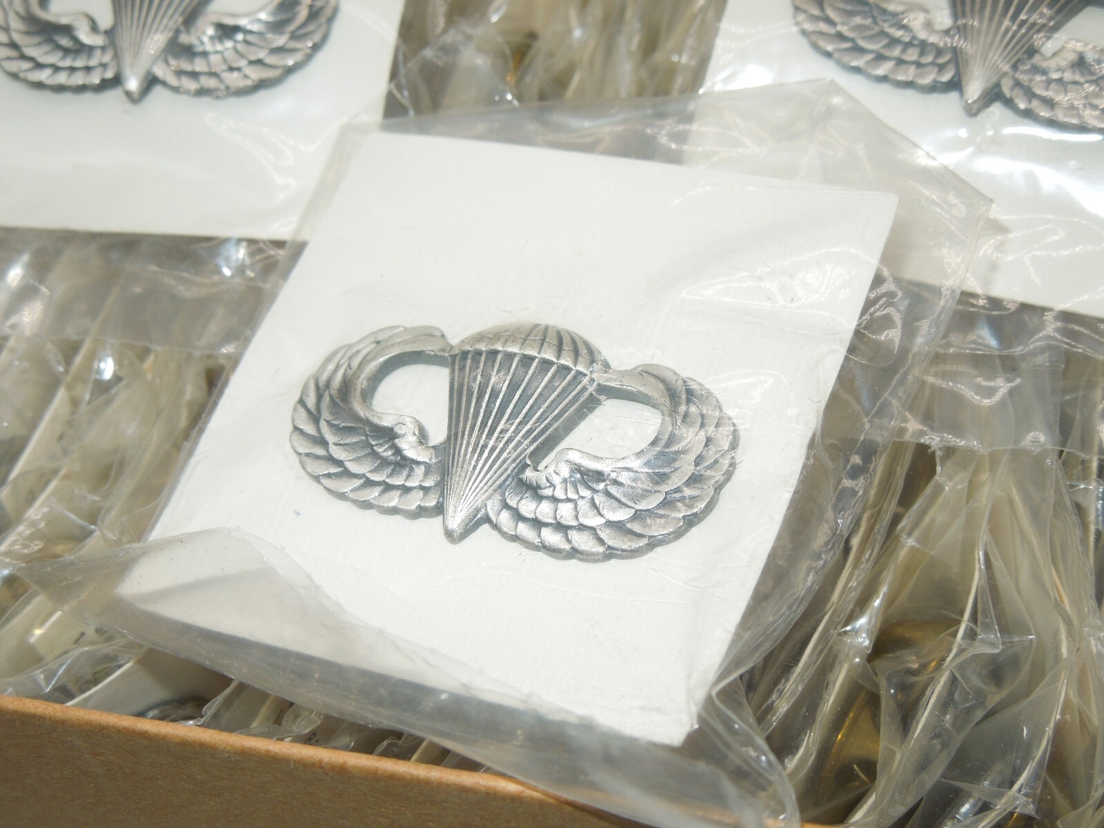 ONE (1) Modern US Army Parachutist Airborne Wings Pin in Package 1986