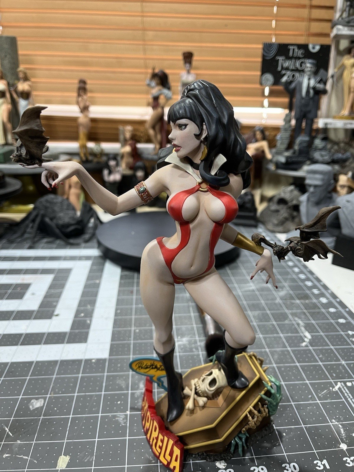 Vampirella Super Mixture Model Dynamite Custom Repainted Statue Read Description