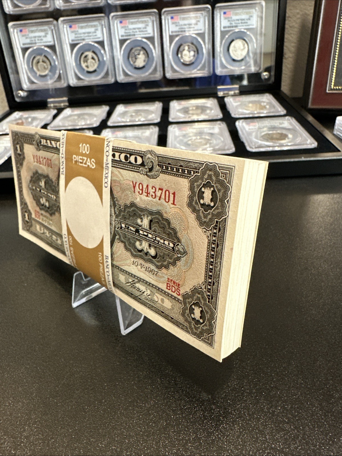 100 CONSECUTIVE 1 PESO BANKNOTES 1967 AZTEC CALENDAR MEXICAN CURRENCY MONEY !