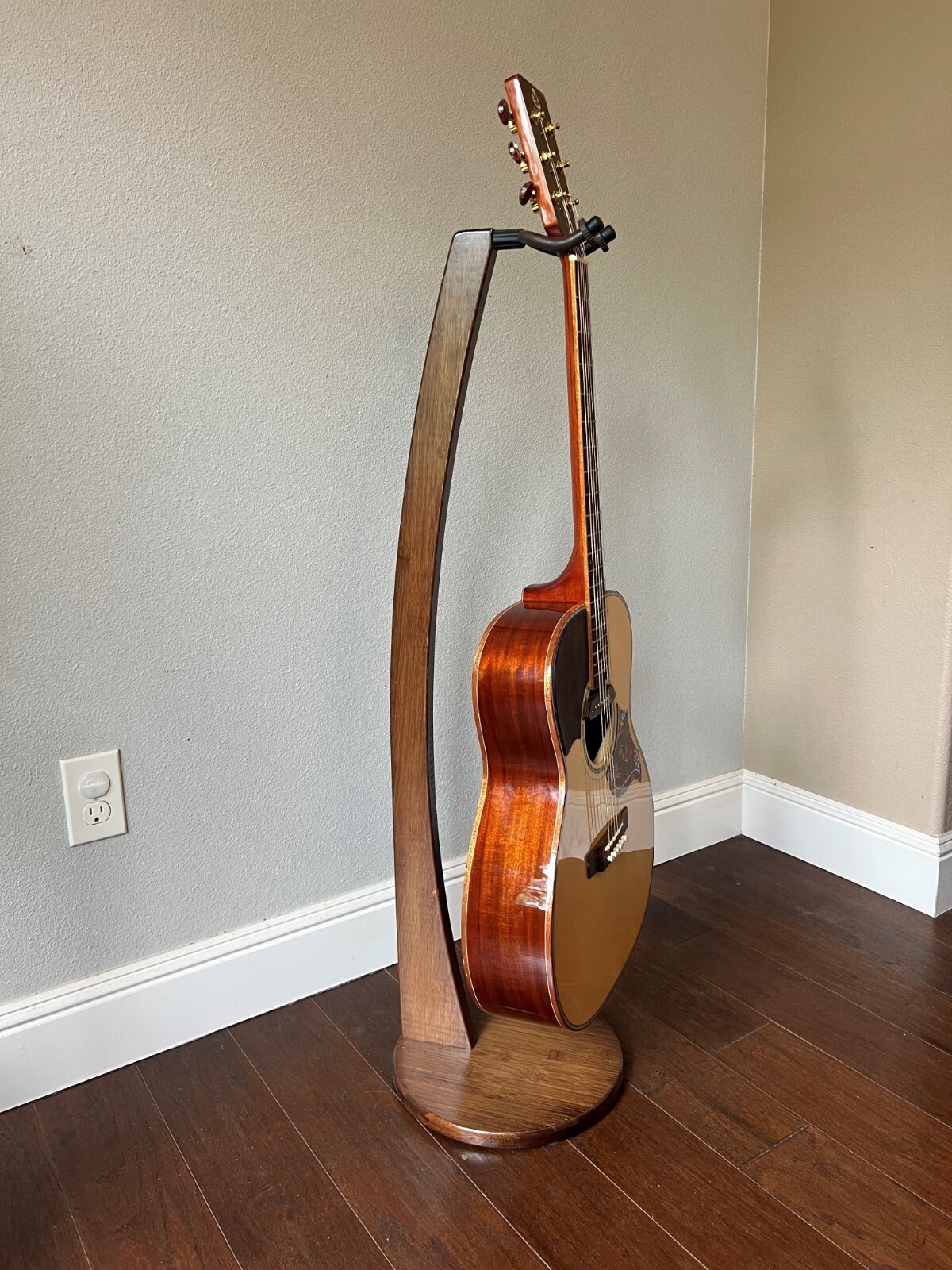 Bamboo Guitar Stand Display Rack for one instrument A single stand can hang one