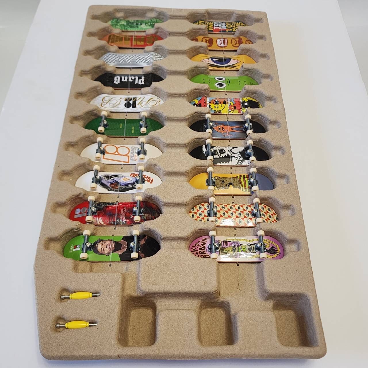 Tech Deck Ultra Pro Bonus 20-Pack Plan B Toy Machine Felipe Gustavo Sky Brown