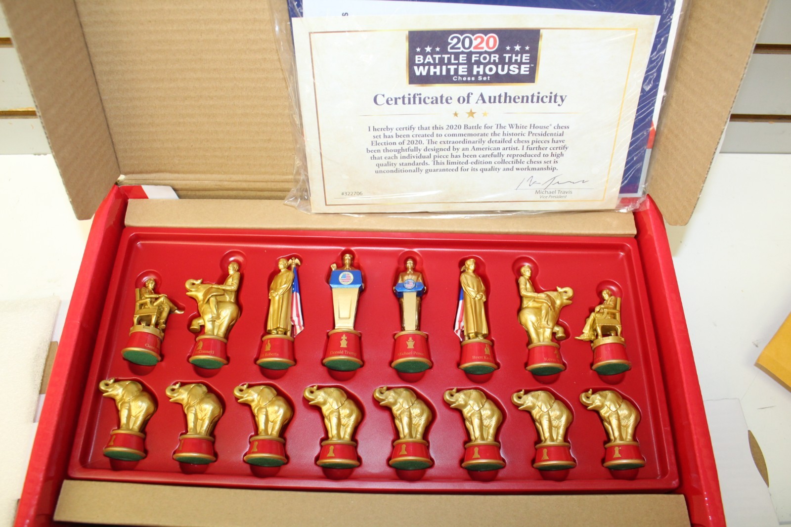 2020 Battle For The White House Deluxe Trump Chess Set