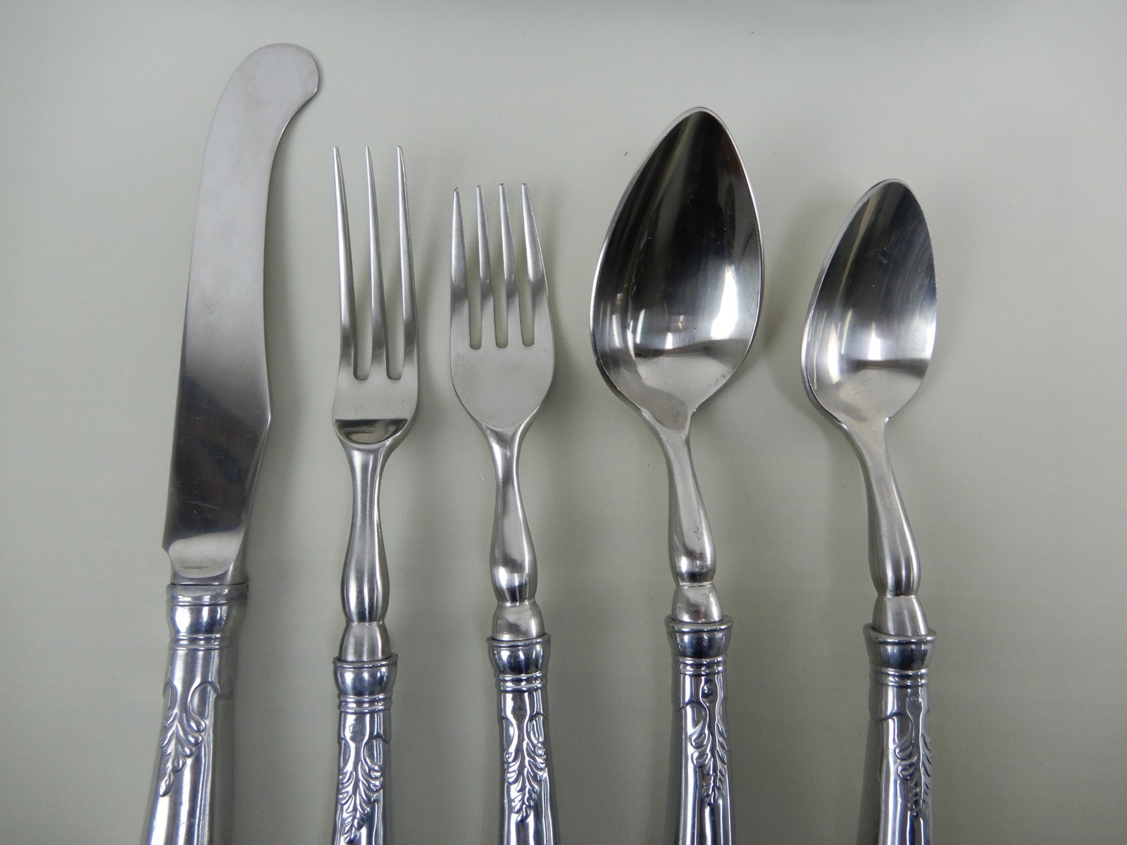 Wilton Armetale RWP Bishop White Pewter Stainless Steel 5 Piece Flatware Set