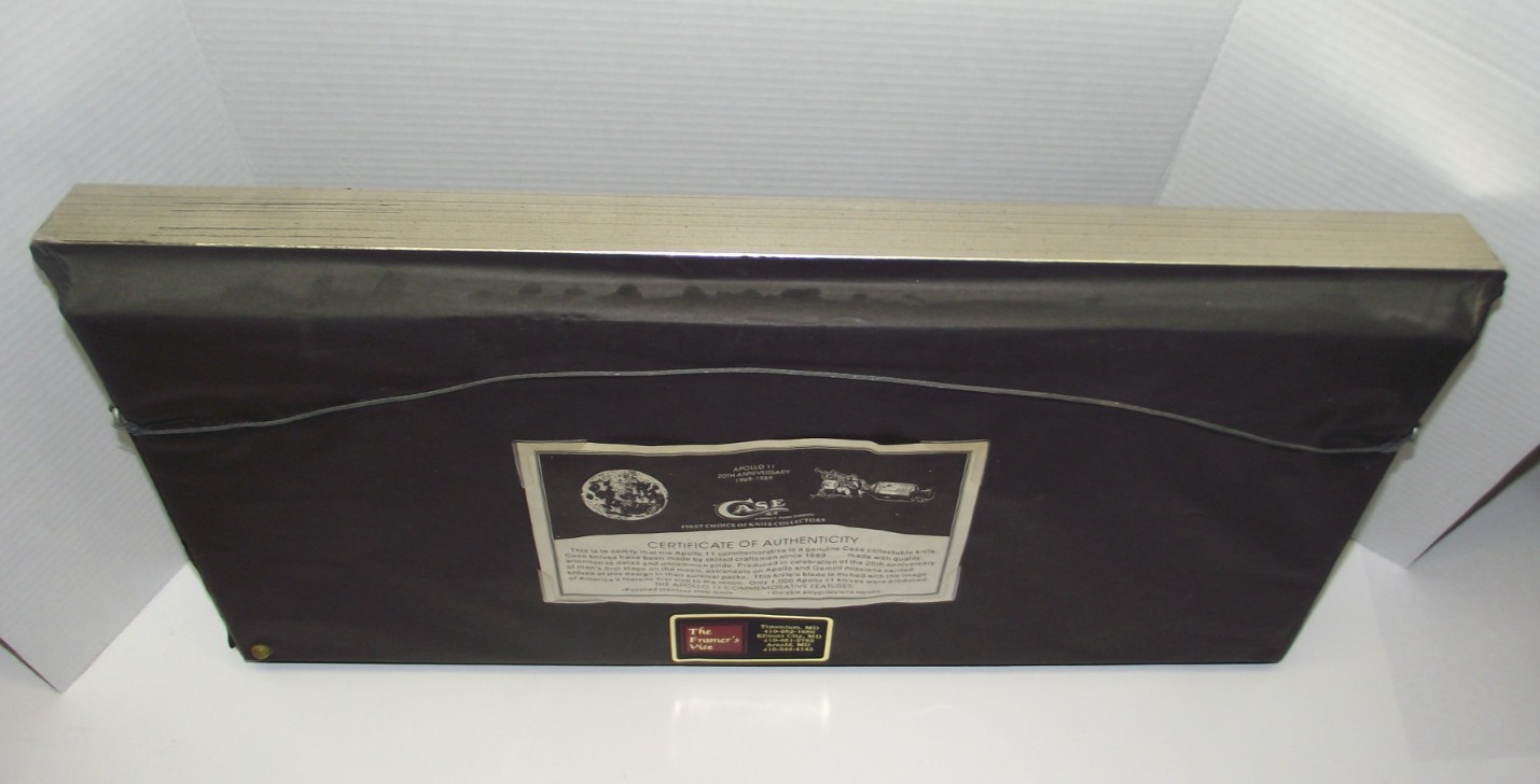 Case xx 1989 Apollo 11 Commemorative First Steps on the Moon Knife in Display