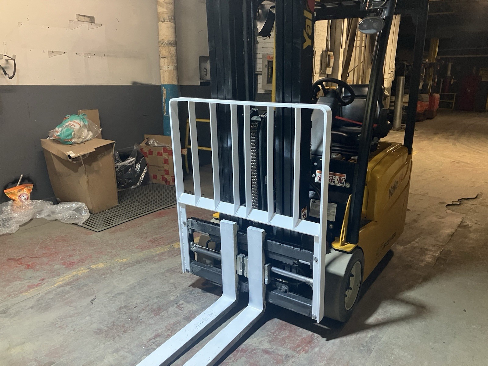 2018 Yale 4000 LB Electric Forklift with SS and Triple Mast Fork Positioner