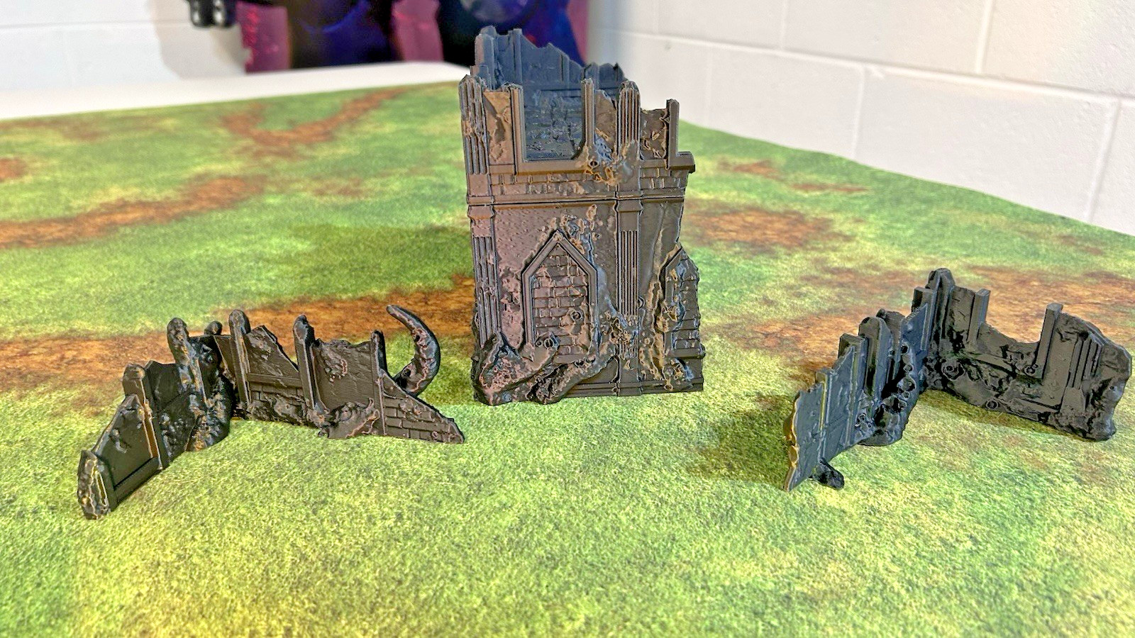 Tabletop Terrain - Infected Ruins - Perfect for Warhammer 40K/Fantasy: 12 pcs