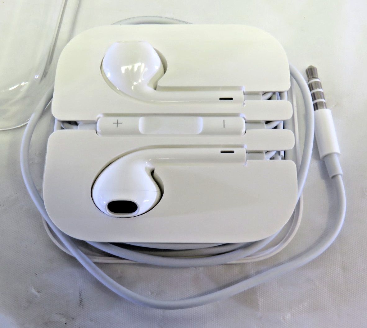 Original OEM Apple iPhone Wired 3.5mm Headset EarPods Headphones MD827LL/A, NEW