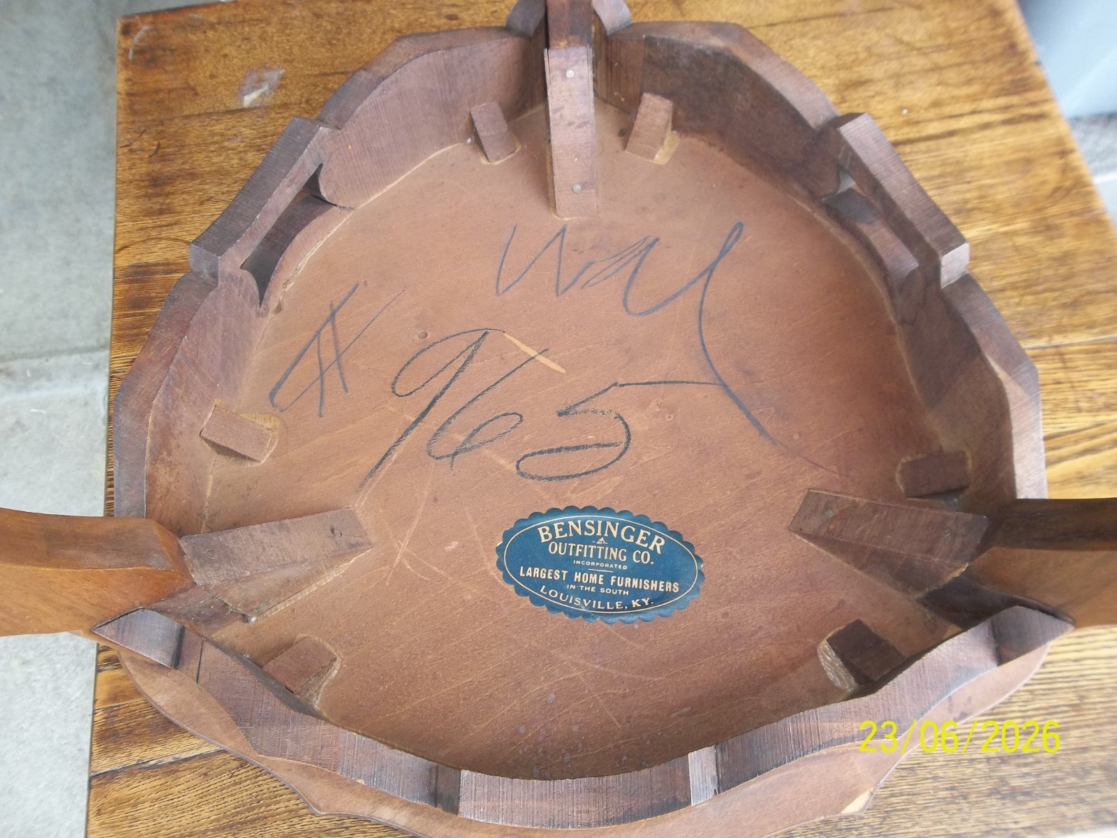 Vintage Bensinger's Outfitting Company Carved Walnut Accent Table Plant Stand