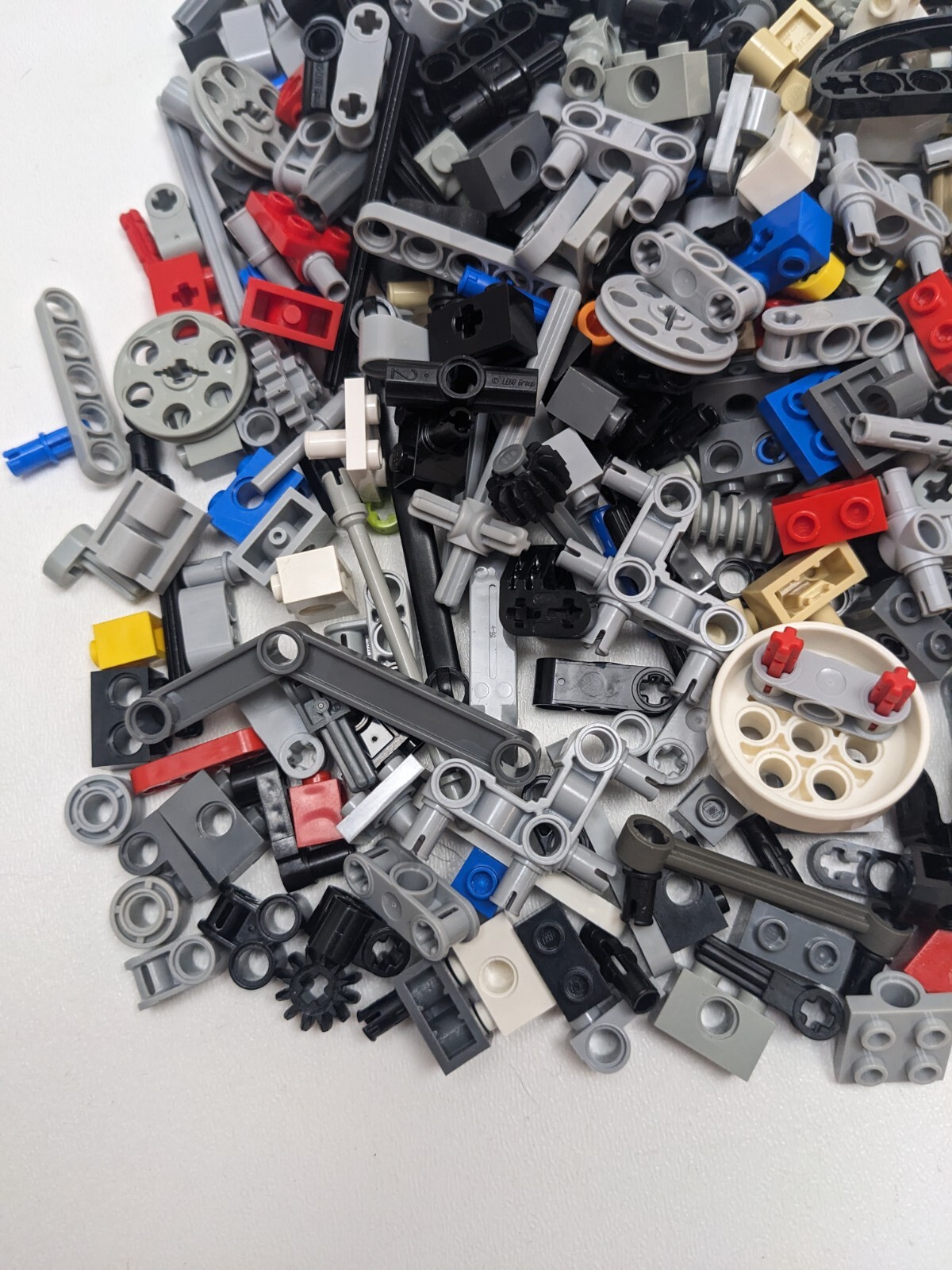 300-Piece LEGO Technic Mix – Pins, Axles, Connectors, Gears for Building & GBC