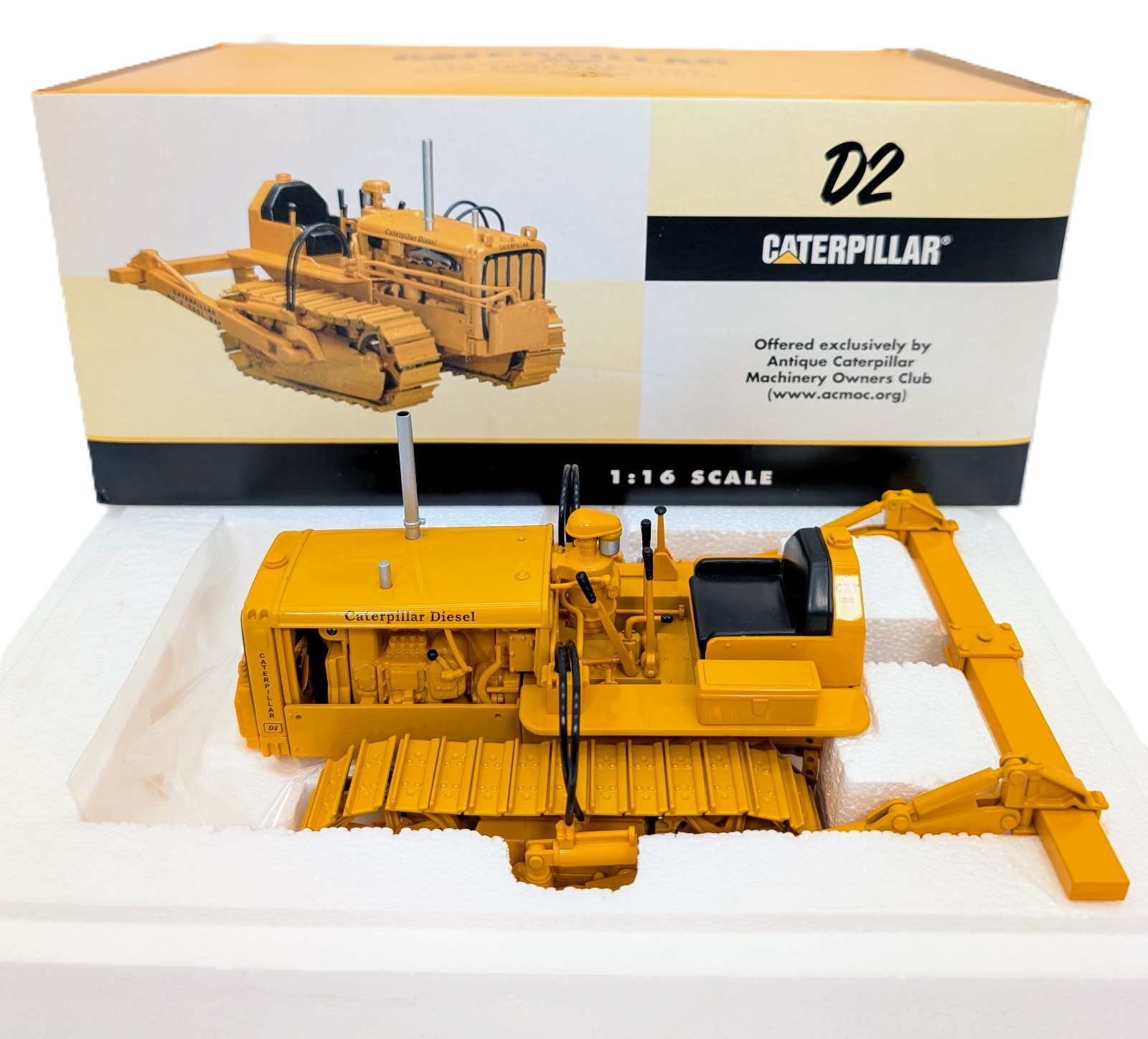 1/16 Caterpillar D2 Diesel Crawler Tractor With Tool Bar Ripper