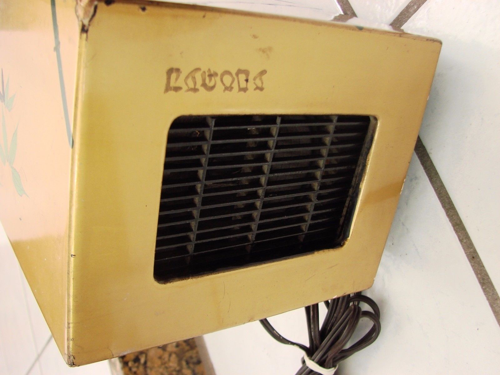 Sharp PF116 PAGODA Tube Radio – Gold Lacquer Bamboo Design – WORKING