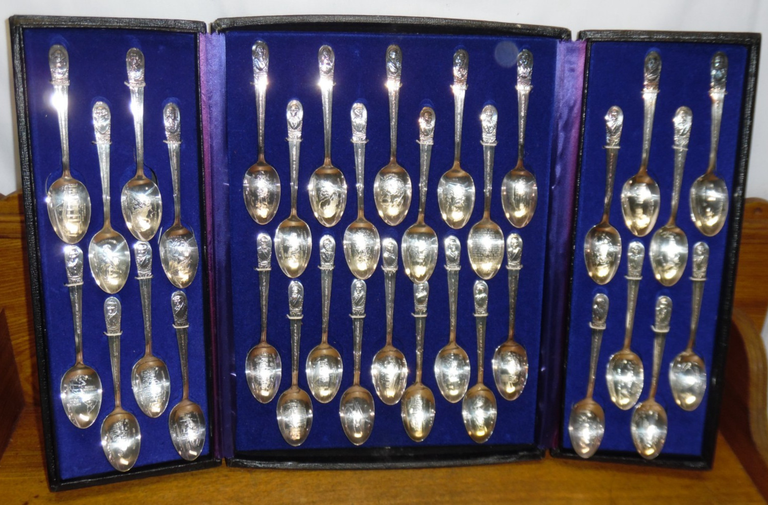 Vintage Wm. Rogers International Silver Plate Presidential 34 Spoon Set In Case