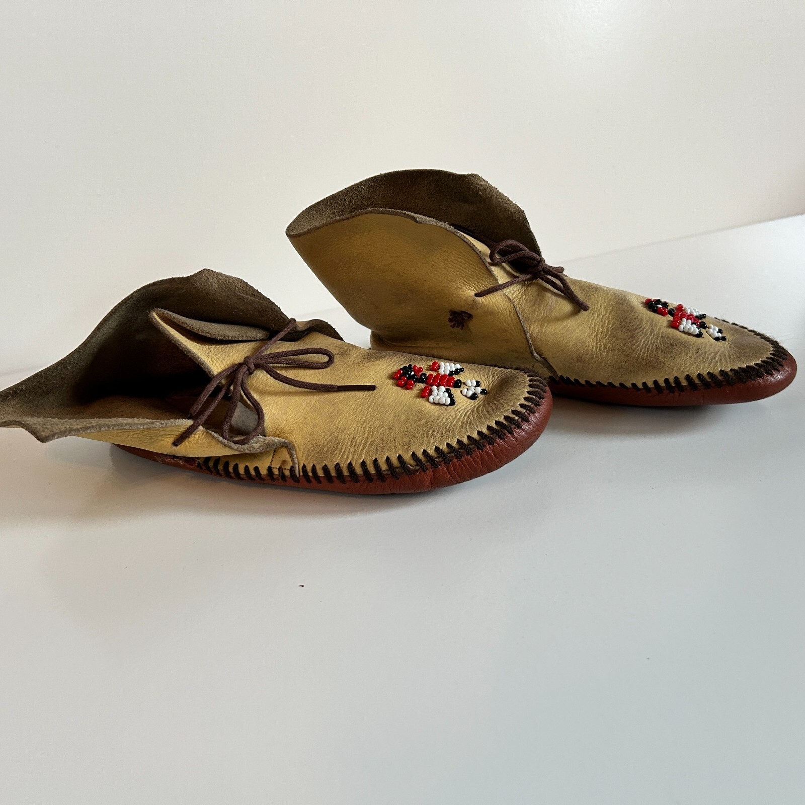 Vintage 8" BEADED Thunder Bird LEATHER NATIVE AMERICAN INDIAN MOCCASINS BOOTIES