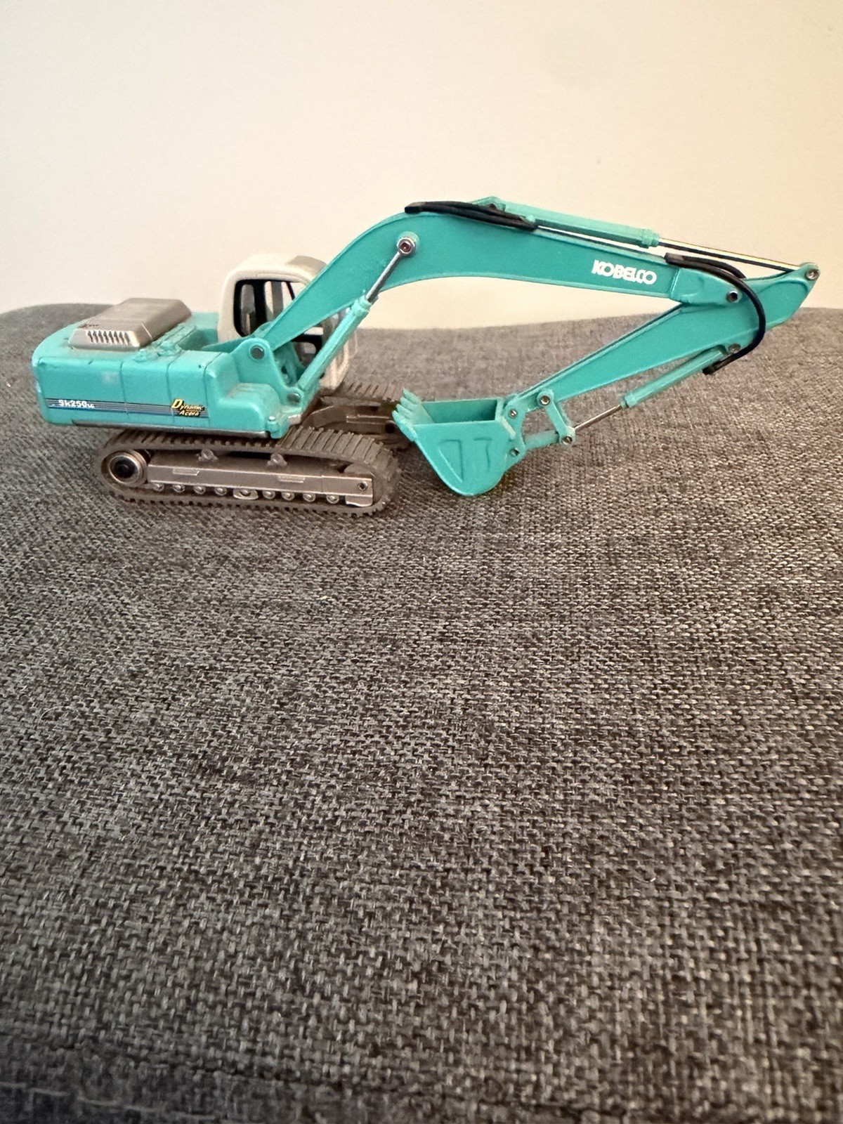 KOBELCO SK200-10 1/50 Scale Excavator Diecast Model Construction Machinery Japan