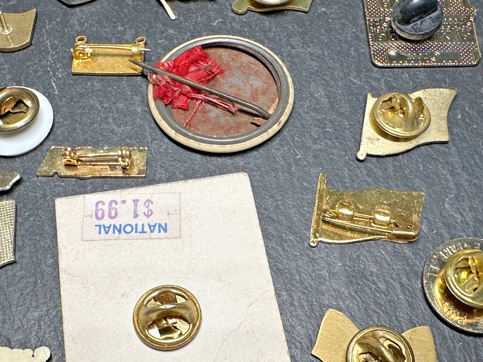 LOT OF 35+ VINTAGE USA PATRIOTIC PINS : FLAGS, VETERANS, '76, MORE I127