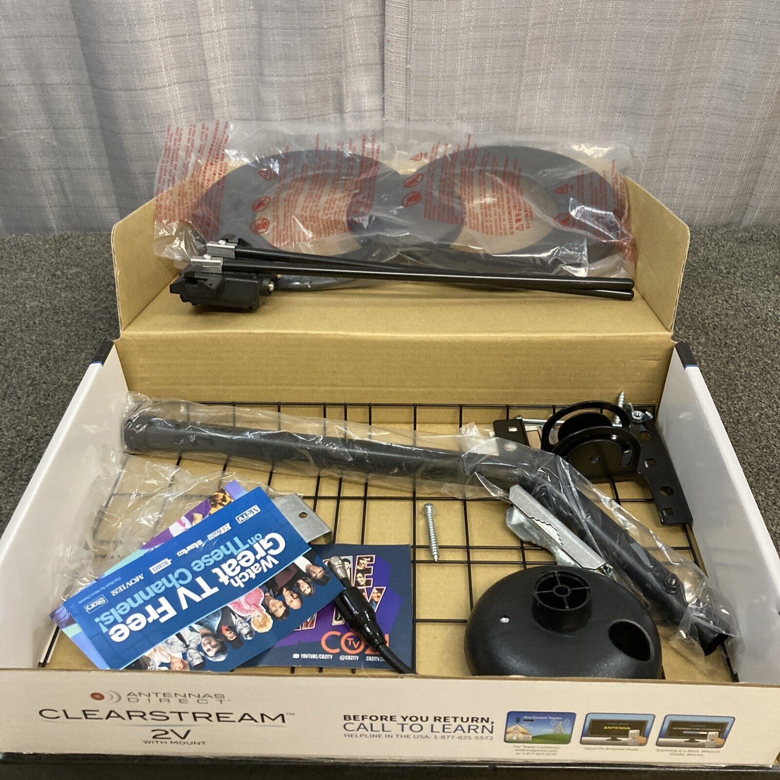 Antenna Direct CLEARSTREAM 2V Long Range HDTV Antenna with Mount (C2V-J3)