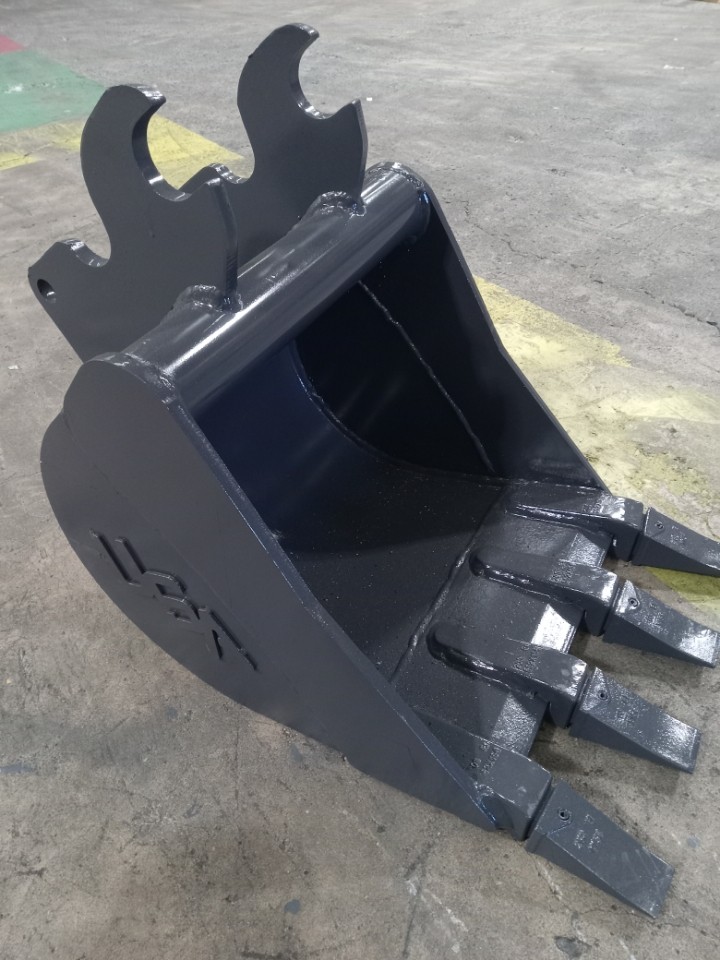 18 Inch Mini Excavator Bucket Fits Machines 5,000 To 6,000 Lbs