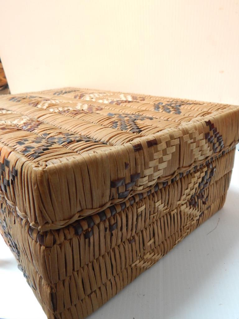 IMPRESSIVE ANTIQUE / VINTAGE LILLOOET CANADIAN SALISH IMBRICATED TRUNK BASKET