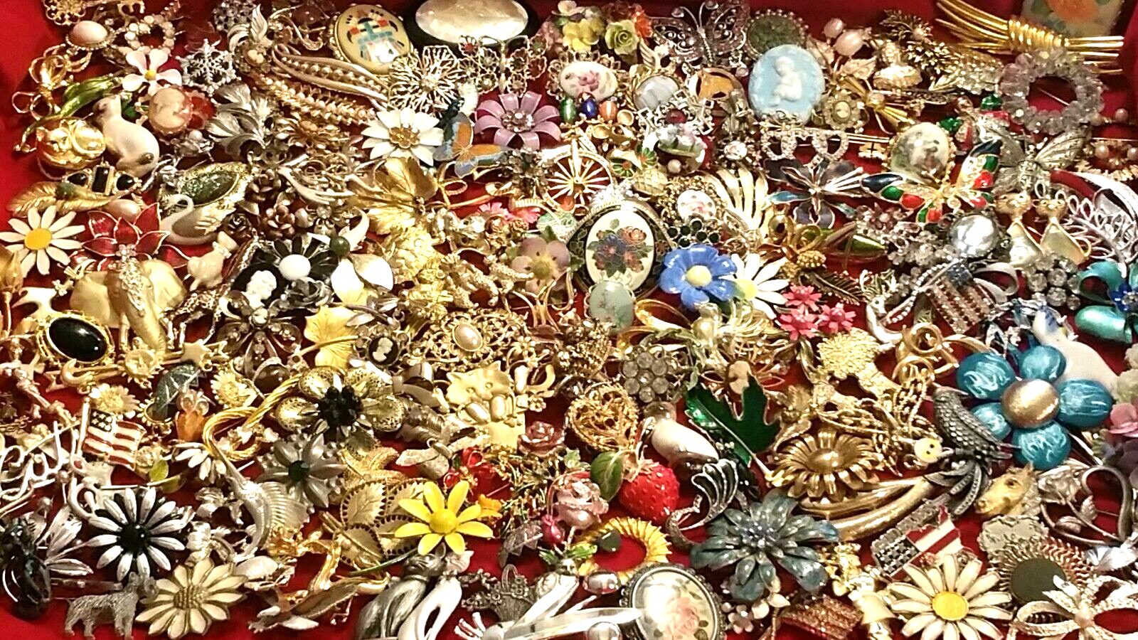 Vintage Costume Jewelry Lots Brooches Signed Unsigned *All Wear*