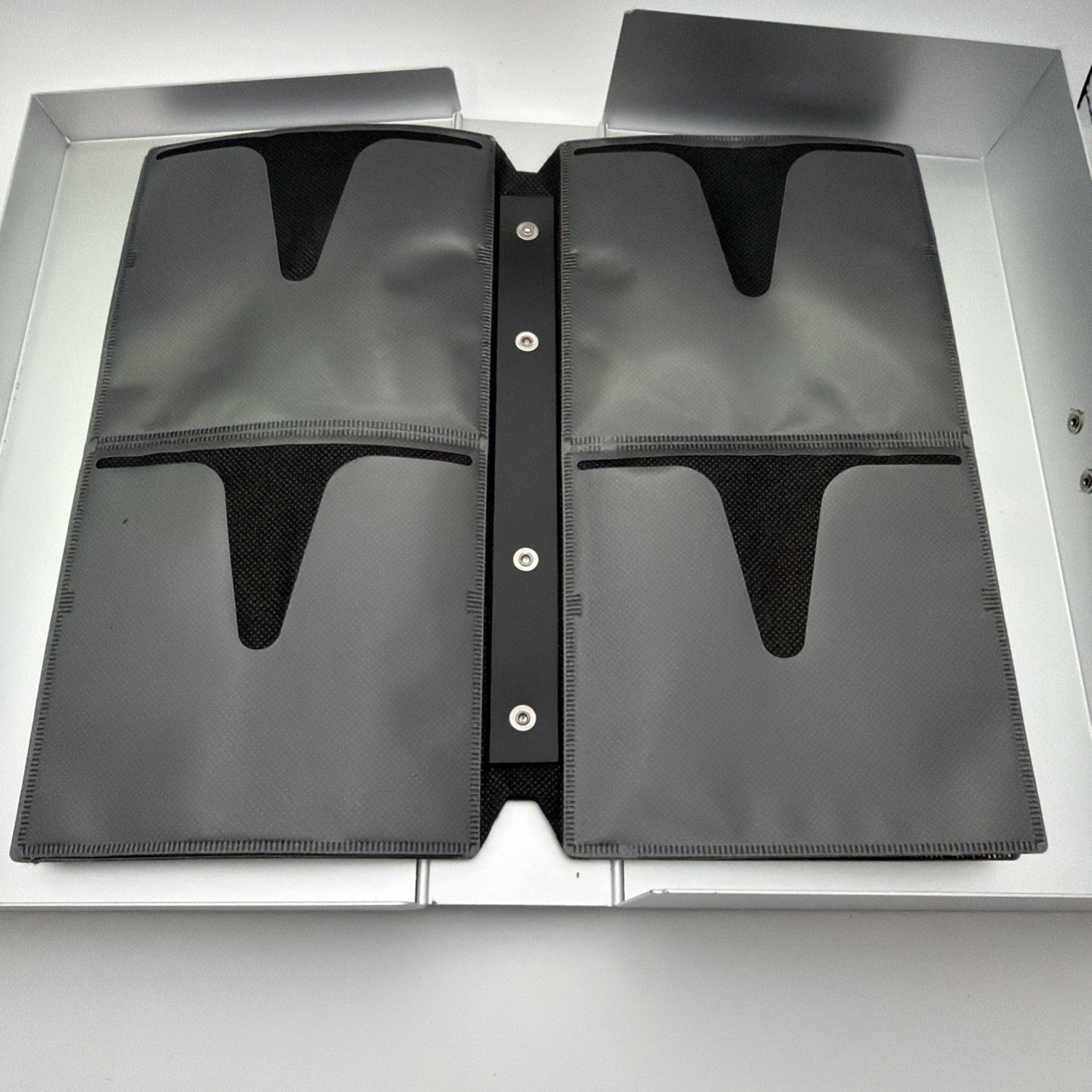 Metal CD/ DVD Aluminum Hard Shell Double Sided Case CD 64 Disc Holder UNIQUE