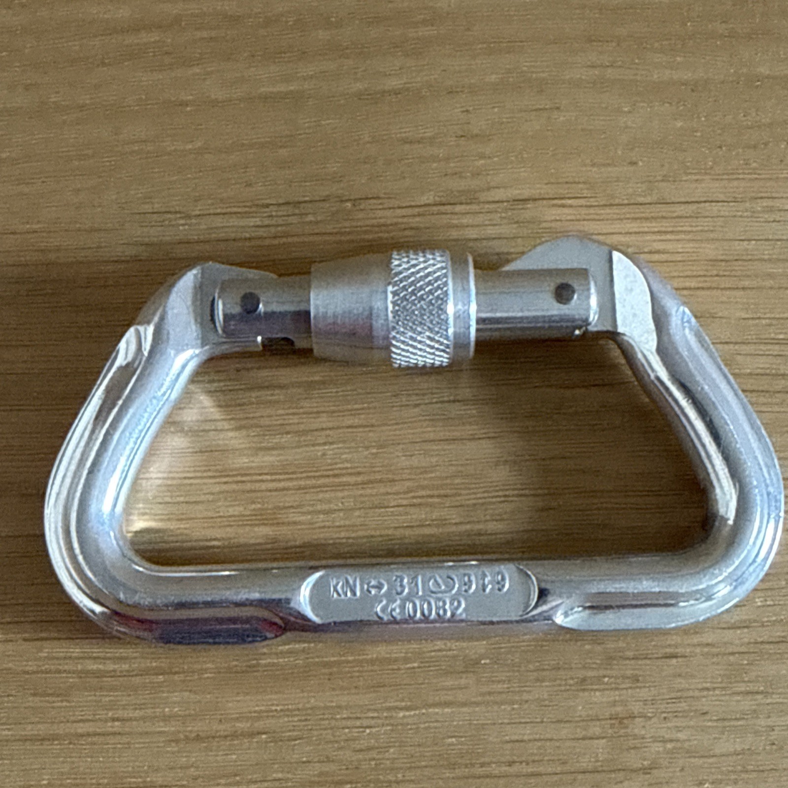 Omega USA D Carabiner Screw-Lock Aluminum kN 31/9/9 CE0082 – Climbing Clip