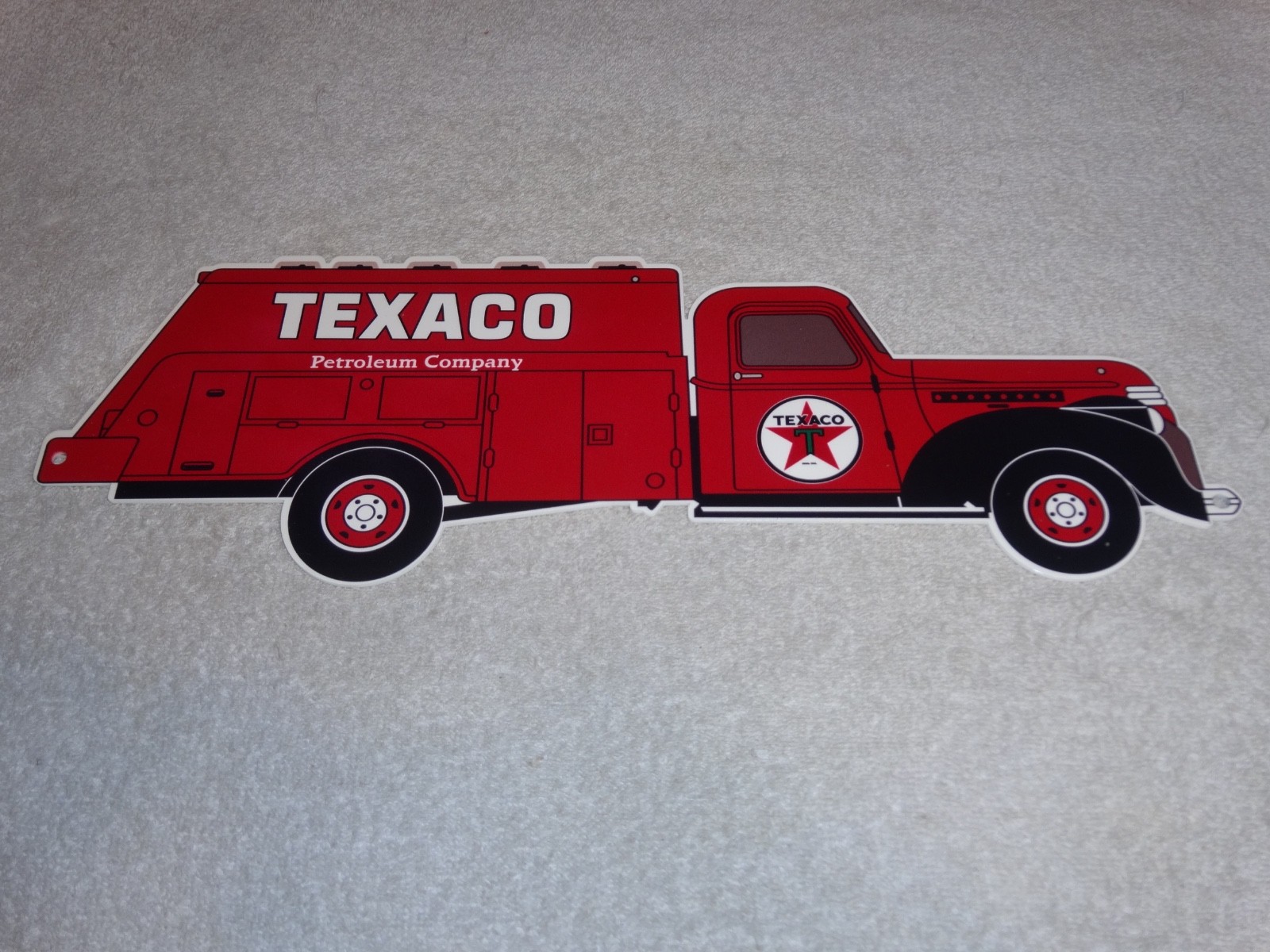 VINTAGE TEXACO PETROLEUM CO. TRUCK 16" METAL SERVICE STATION GASOLINE & OIL SIGN