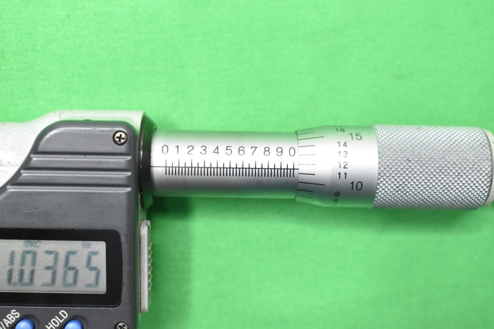 Mitutoyo 293-350-30 Digimatic IP65 4-5" Outside Micrometer w/Case