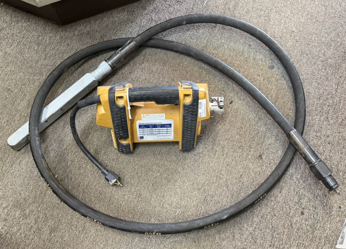 WYCO 995 (W995G1T-100-10) Electric Concrete Vibrator w/ 10 ft L Shaft (488H56)
