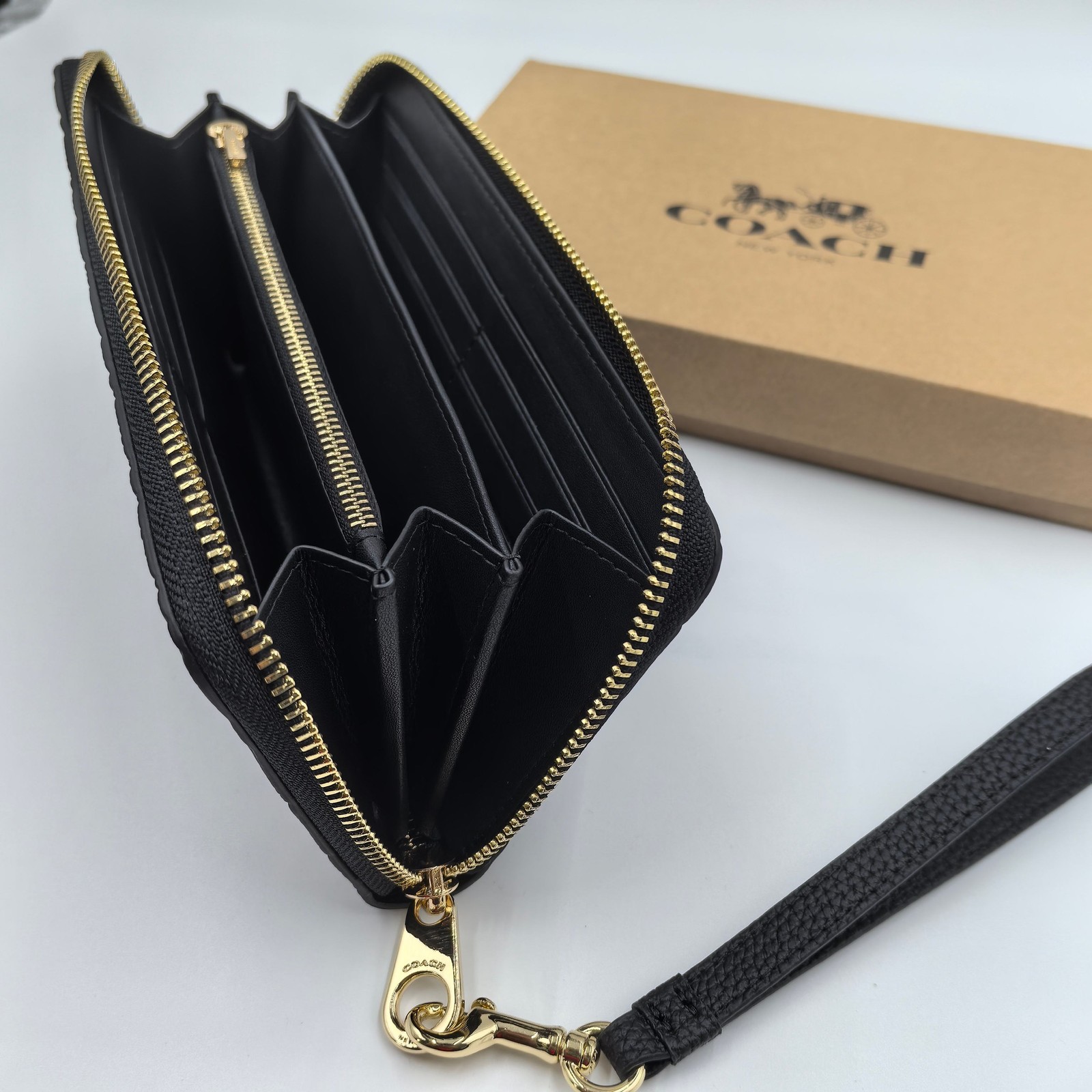 Leather Zip Around Wallet Wristlet New CCL35