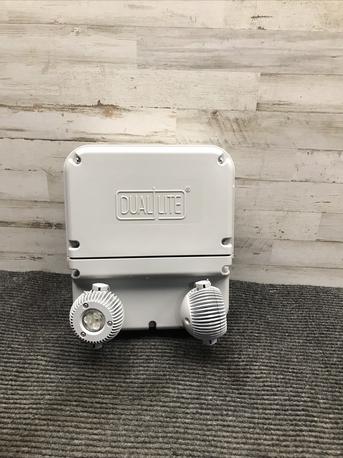 No Battery Hubbell Dual-Lite DYN12I-4X-06L Industrial Emergency Light Fixture