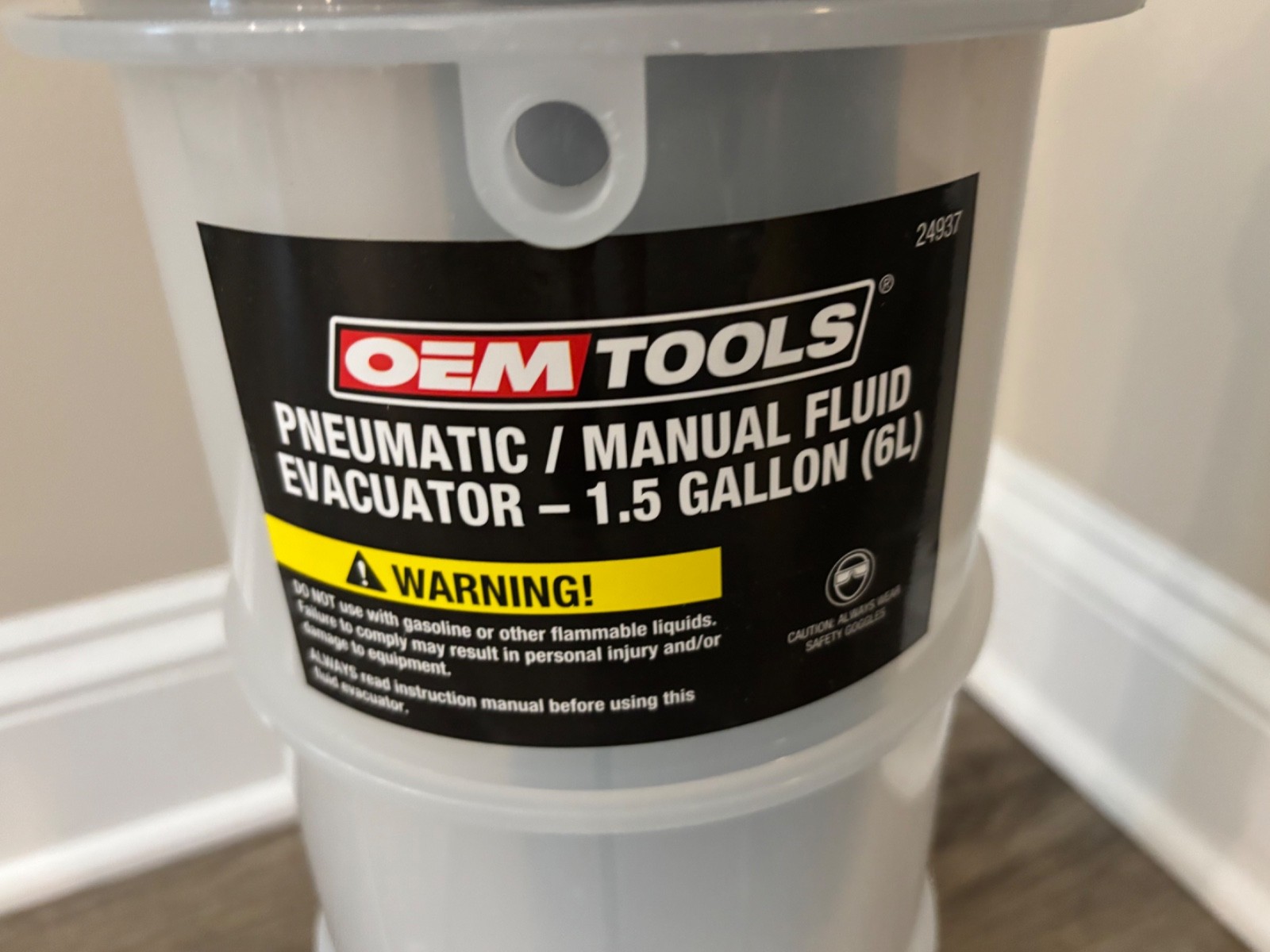 OEM Tools Pneumatic/Manual Fluid Evacuator | 1.5 Gallon (6L) | 24937 | Open Box