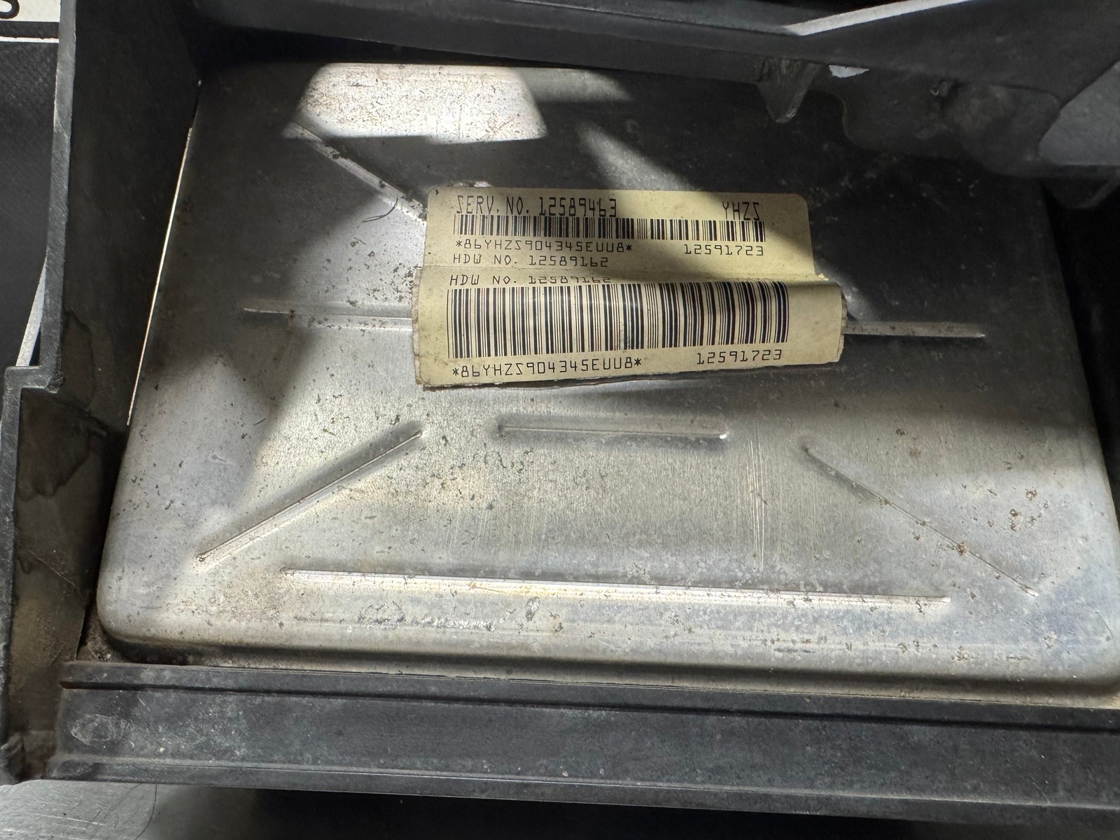 03-06 GM CHEVROLET TAHOE ECM WITH MOUNTING BRACKET OEM #L448