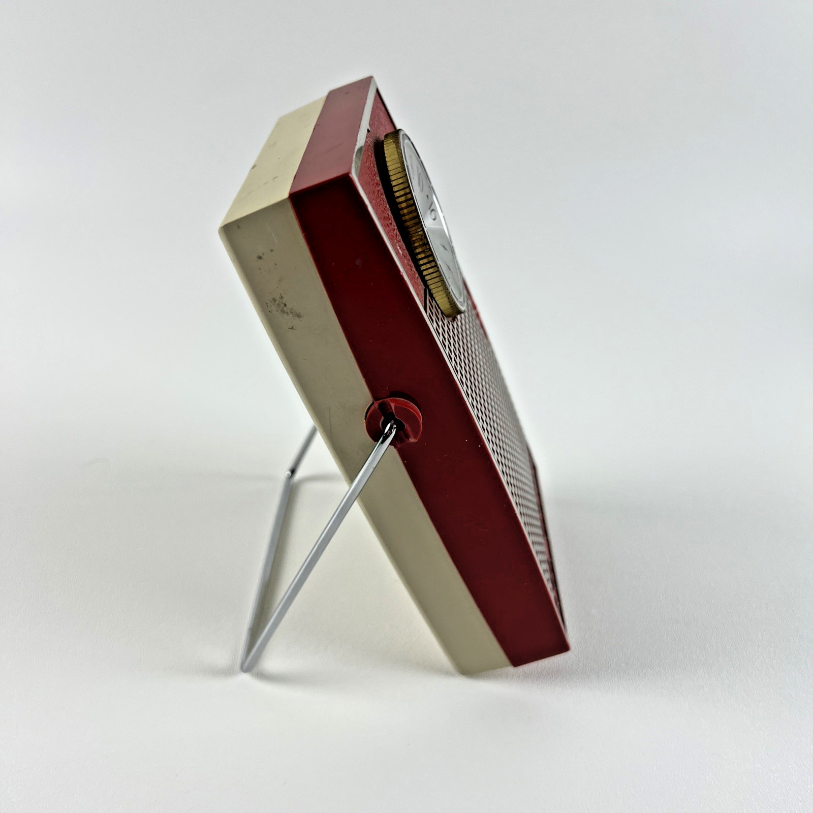 RCA Victor Model 1-RG-33 AM Transistor Radio - Superheterodyne, Kind of Working