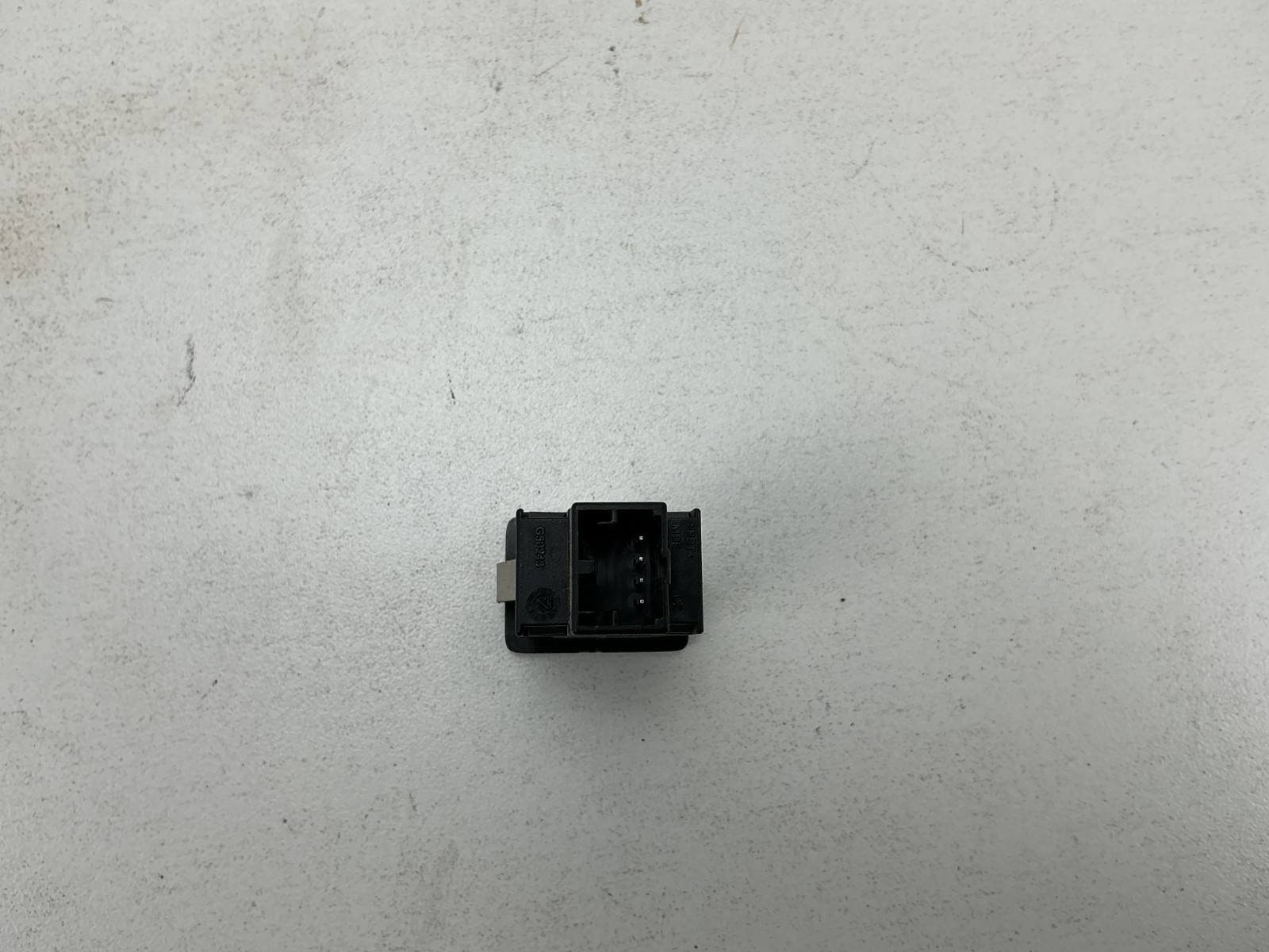 2012-2018 Volkwagen Beetle Aux-In /Auxiliary Socket 5M0035724 OEM