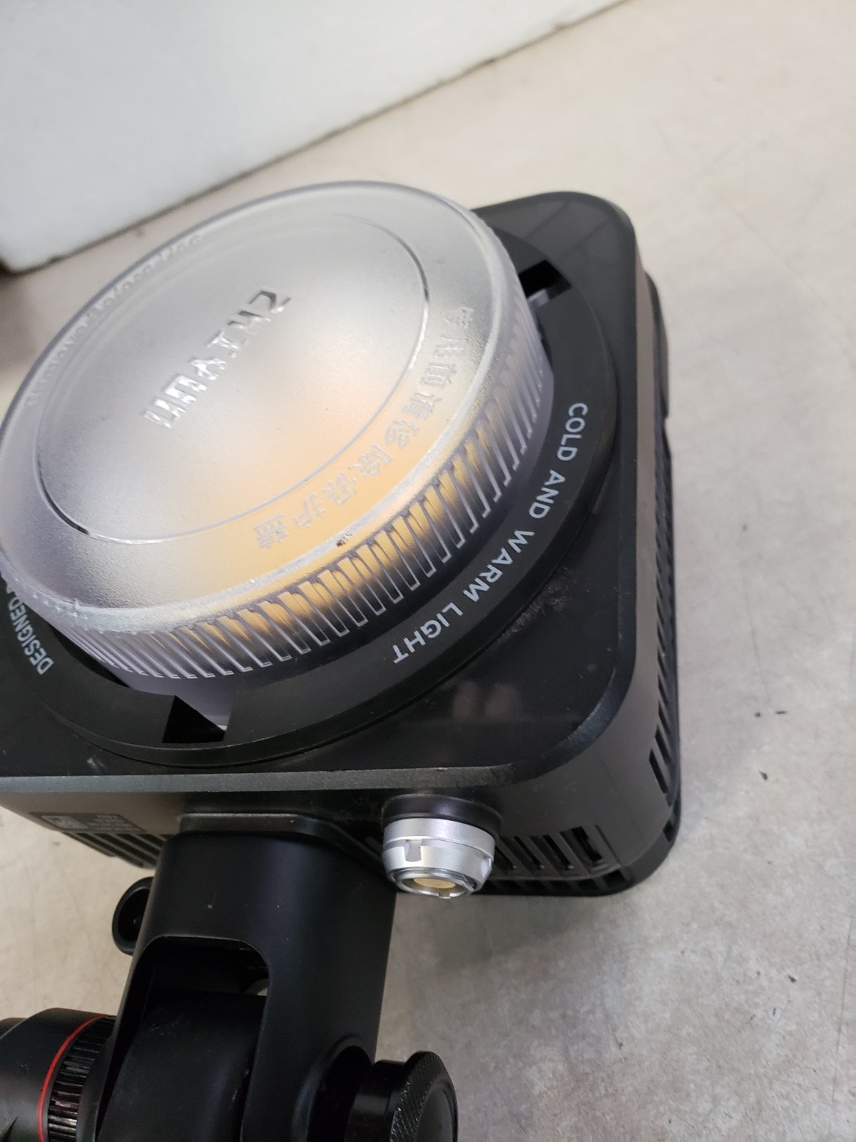 ZHIYUN MOLUS G300, 300W COB Bi-Color LED Video Light (Main Unit Only)