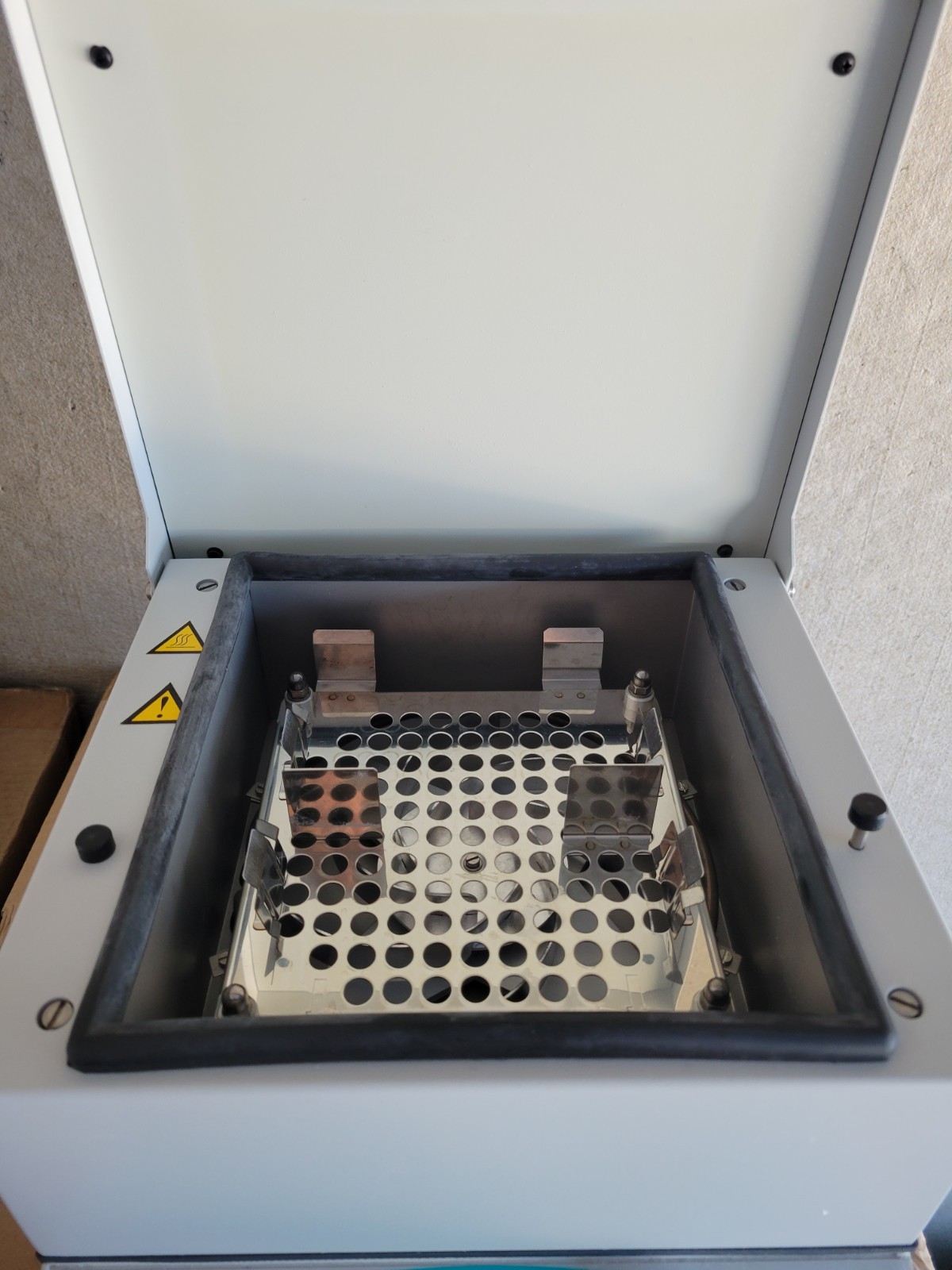 Labnet VORTEMP 56 Shaking Incubator