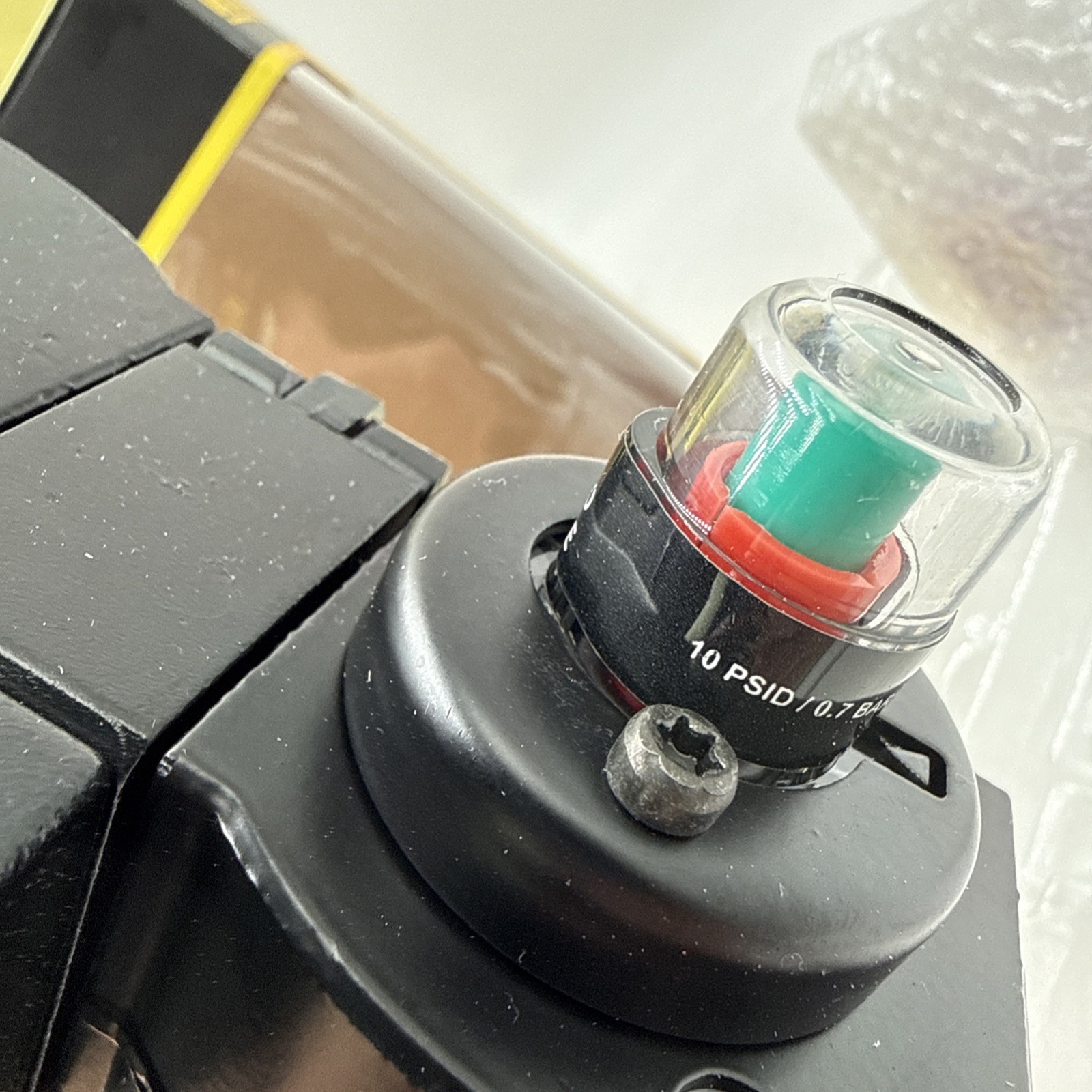 DeWalt DXCM019-0338 3/8" NPT Desiccant Compressed Air Cleaner Purification