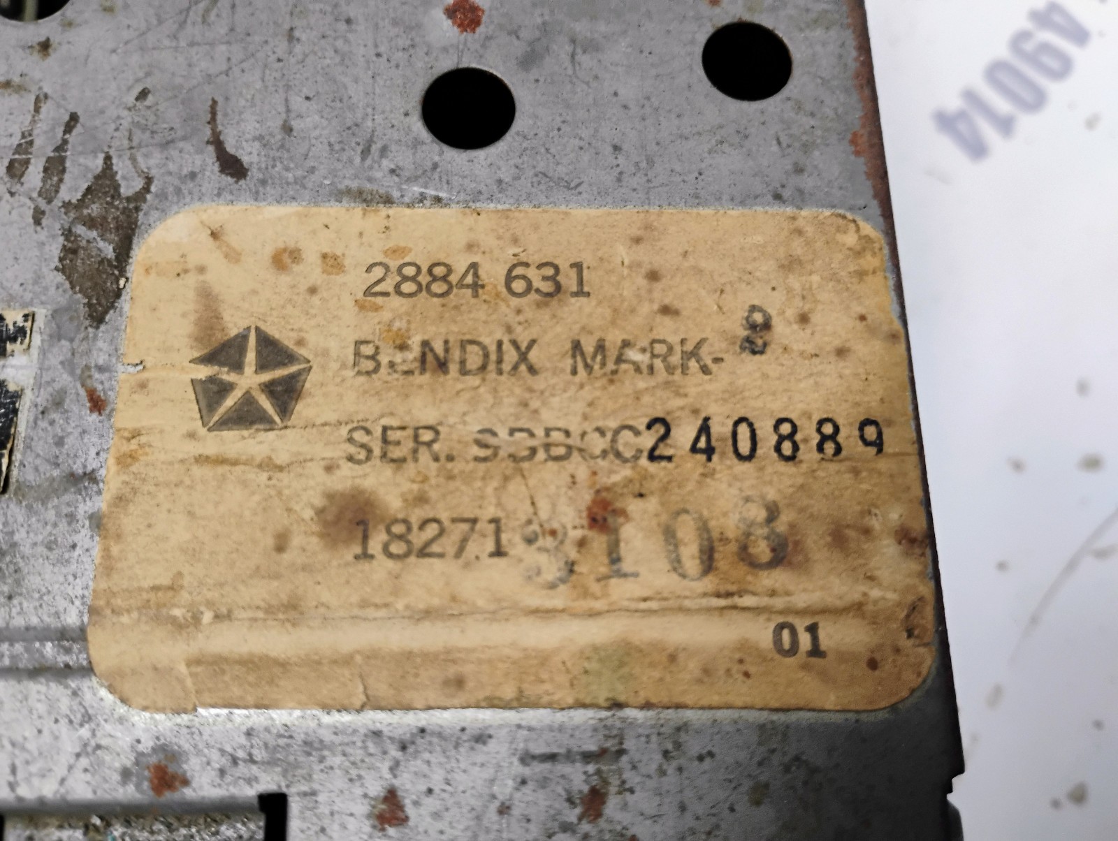 1968-1969 Dodge/ Chrysler Solid State Thumb Wheel AM Radio 2884-631