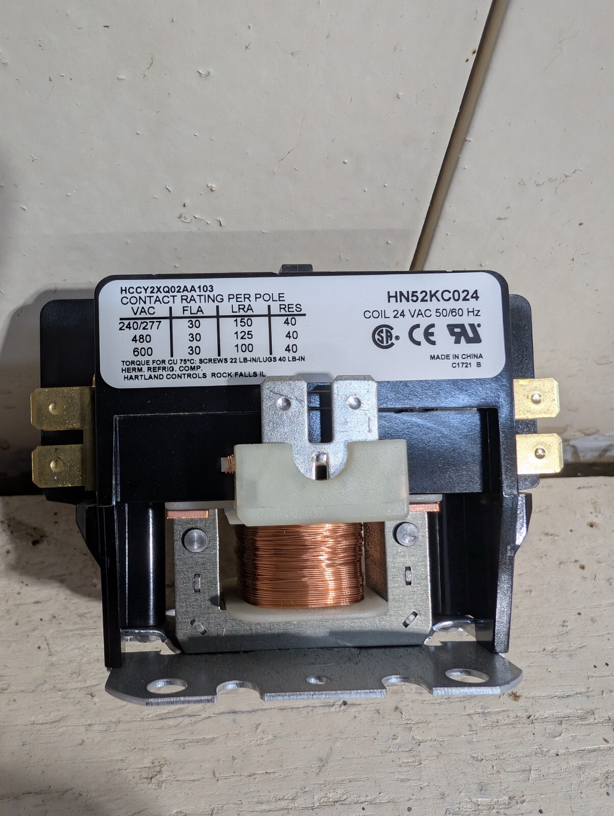 Carrier HN52KC024 Contactor Black 600 Volt 30 Amp 2-Pole Coil 24VAC 50/60Hz