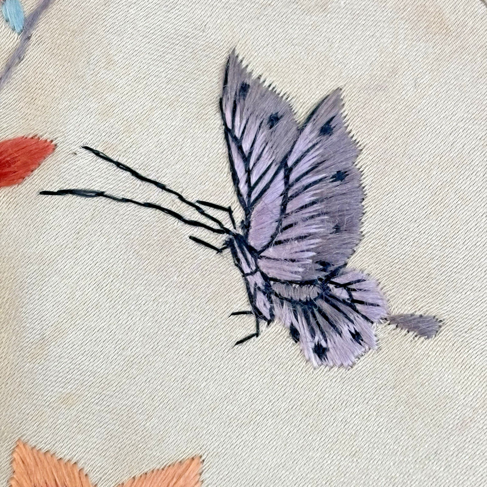 1950 Chinese Silk Embroidery Butterfly & Flowers Round Table Mat Doliey Doll Rug